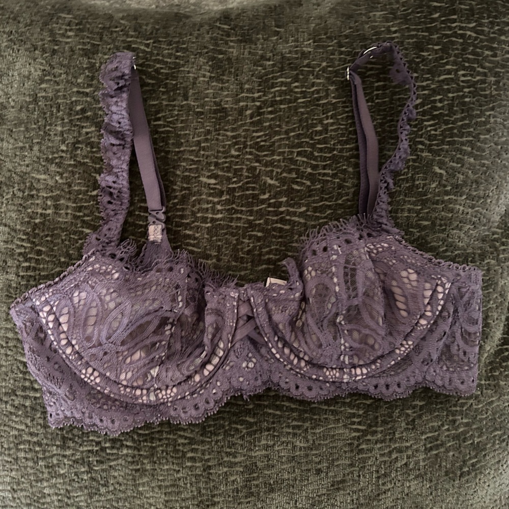 Victoria's Secret Dream Angels push up without padding bra
Purple 32B